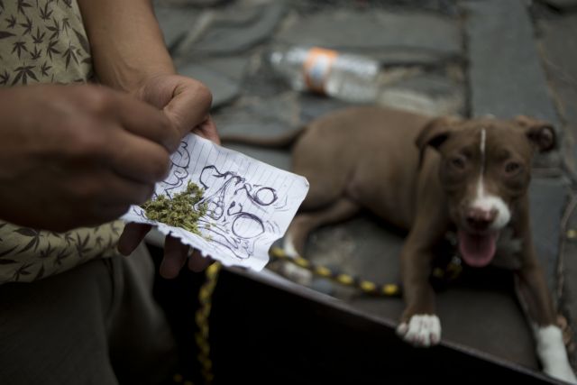 FBI: Δυσκολευόμαστε να βρούμε χάκερ που δεν καπνίζουν χασίς